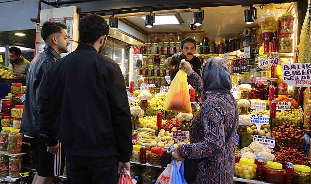 Sofraların vazgeçilmezi turşular, tezgahları renklendirmeye başladı