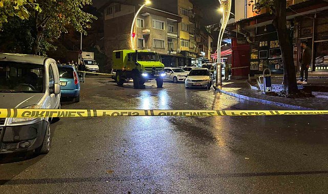 Sokak ortasında cinayet kamerada: Jiletle çevreye rahatsızlık veren şahıs silahla vuruldu