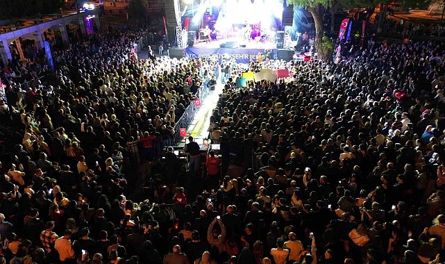 Söke'de Cumhuriyet coşkusu Kıraç konseriyle zirveye çıktı