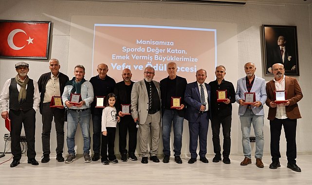 Spora katkı sunan 78 isme plaket