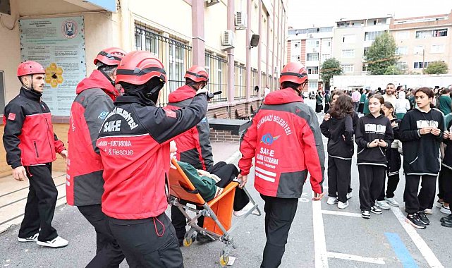 Sultangazi'de ortaokul ve lise öğrencilerine afet farkındalık eğitimi