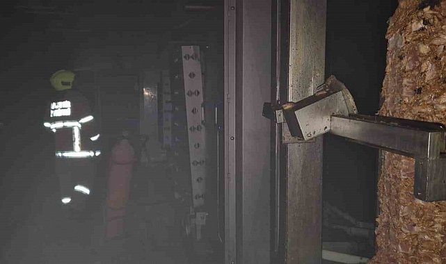 Susurluk'ta fabrika yangını: Ekipler kısa sürede müdahale etti