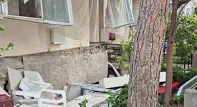 Tahliye kararı verilen 6 katlı binanın balkonu çöktü: 1 yaralı