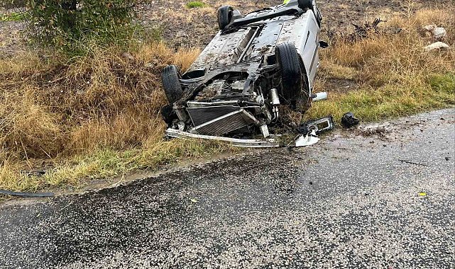 Takla atan otomobilde 3 kişi yaralandı