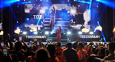 Tarsus'ta cumhuriyet coşkusu Sefo konseriyle zirveye ulaştı
