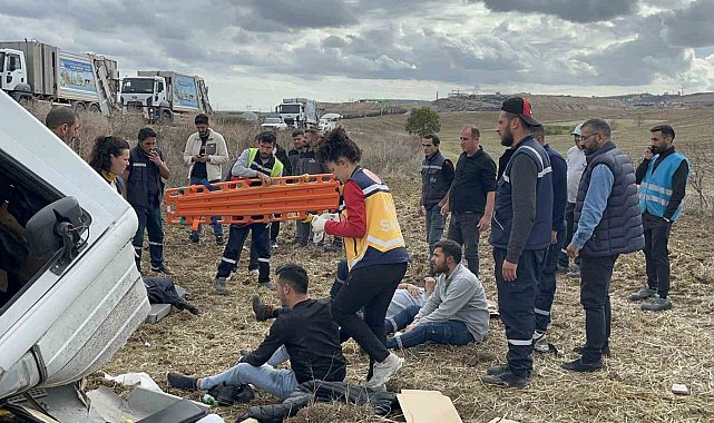 Tekirdağ'da can pazarı: Çöp kamyonu metrelerce yüksekten şarampole uçtu, 3 işçi yaralandı