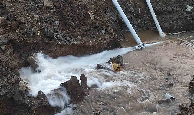Tekirdağ'da içme suyu borusu patladı: Tonlarca su boşa aktı