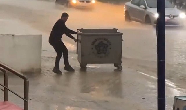 Tekirdağ'da köprü altları göle döndü, araçlar suya gömüldü