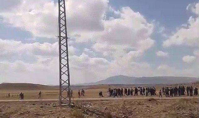 Tekman'da cenaze sırasında iki aile birbirine girdi