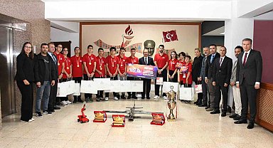 TEKNOFEST şampiyonlarından İl Milli Eğitim Müdürü Aydın'a ziyaret