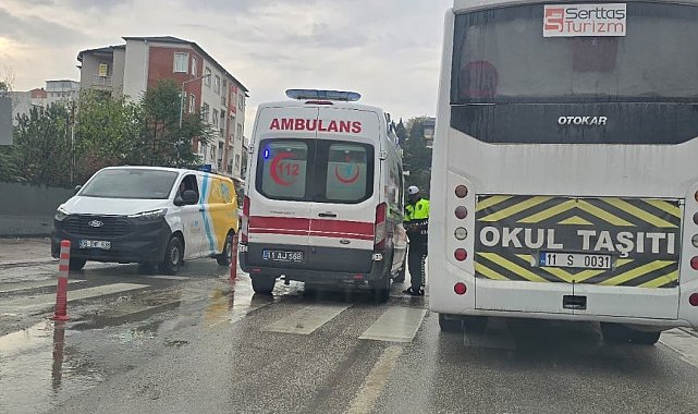 Ters istikamete dönmeye çalışan kamyonete motosiklet çarptı: 1 yaralı