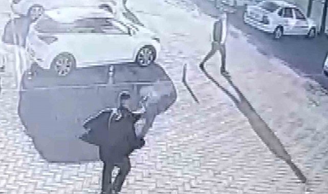 Tetikçinin otobüs firması sahibine silahlı saldırısı kamerada