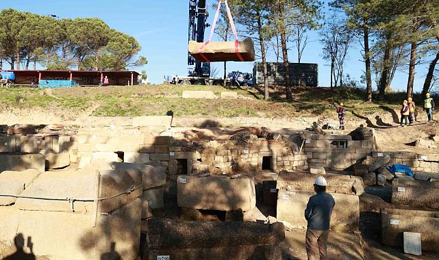 Tios Antik Kenti'nde bulunan Roma Dönemi lahitleri törenle açıldı