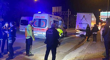 Tıra çarpan motosikletli gencin ölüme gitme anı kamerada