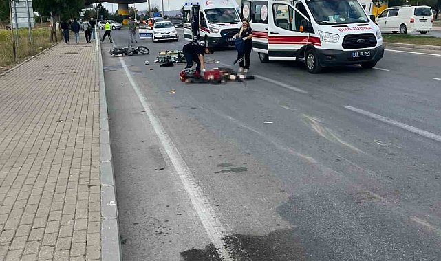 Tırın çarptığı motosikletteki iki genç hayatını kaybetti