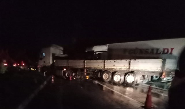 Tırların kazası ucuz atlatıldı