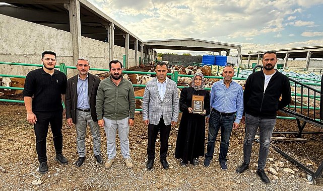 TOBB Malatya Genç girişimciler kurulu tarafından kadın girişimci Hafure Adak'a plaket