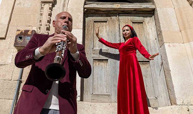 Tunceli'de asırlık kına türküsü tarihi sokaklarda yeniden hayat buldu