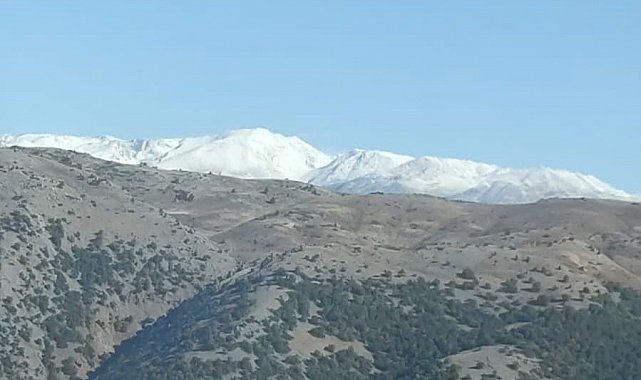 Tunceli'de Kırklar Dağı'na mevsimin ilk karı düştü