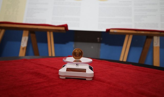 Türkiye Cumhuriyeti'nin ilk altın parası 100. yılında Akdeniz Üniversitesi'nde