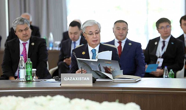 Türkiye, TDT Zirvesi'nde liderlere Cengiz Aytmatov'un ortak alfabe ile yazılan kitabını hediye etti