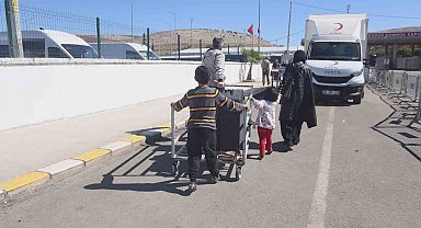 Türkiye'de doğup büyüyen 9 yaşındaki Suriyeli çocuk, gözyaşları içerisinde "Türkiye benim ikinci vatanım" sözleriyle ülkesine döndü