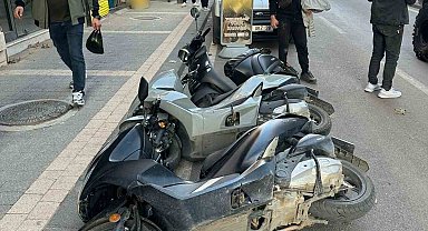 Üç motosiklet domino taşı gibi devrildi