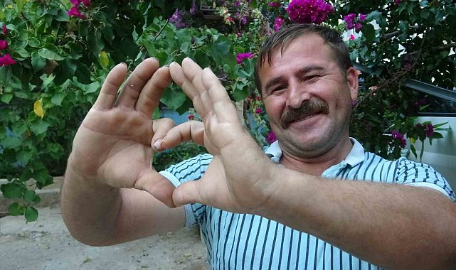 Uçağa valizleri yüklerken sempatik tavırlarıyla meşhur oldu, o anlar milyonlarca kez izlendi