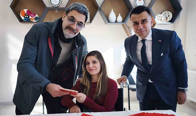 Uğur Işılak'tan engelsiz yaşam merkezine anlamlı atölye ziyareti