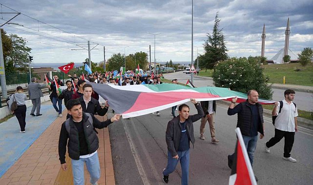 Üniversite öğrencileri Filistin için yürüdü: "Gerçek güç, vicdanda ve bilimde saklıdır"