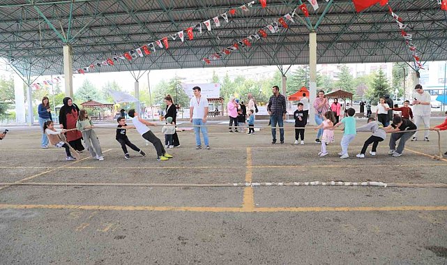 Unutulmaya yüz tutan sokak oyunları 'Sokak Oyunları Festivali'nde canlandı