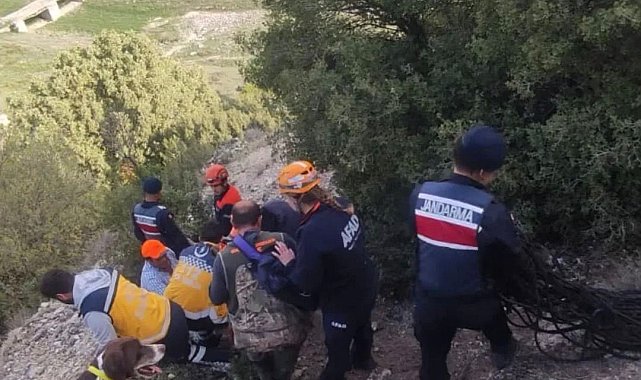 Uşak'ta dere yatağına düşen avcı yaralandı
