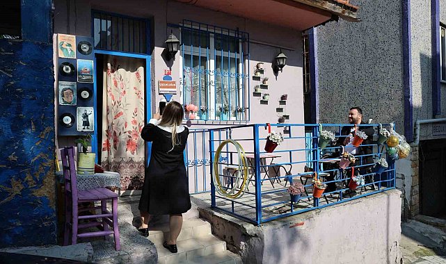 Üsküdar'daki "90'lar Evi' ziyaretçilerini zamanda yolculuğa çıkarıyor