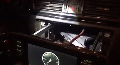 Uyuşturucuları otomobiline özel düzenekle zulalamış