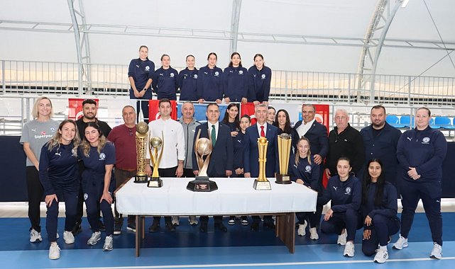 Vali Akbıyık'tan Yalıkavakspor'a moral ziyareti