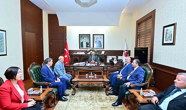 Vali Aksoy muhtarlar heyetini makamında kabul etti.