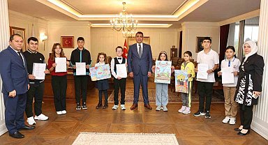 Vali Aslan, yarışmada dereceye giren çocukları ağırladı