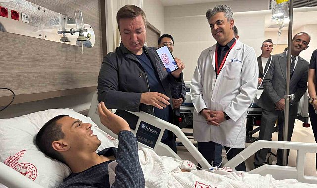 Vali Aydoğdu, hastanede tedavi gören üniversite öğrencisini yalnız bırakmadı