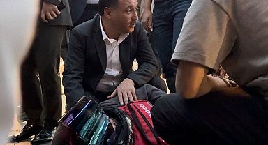 Vali Çiçek denk geldiği kazaya duyarsız kalmadı