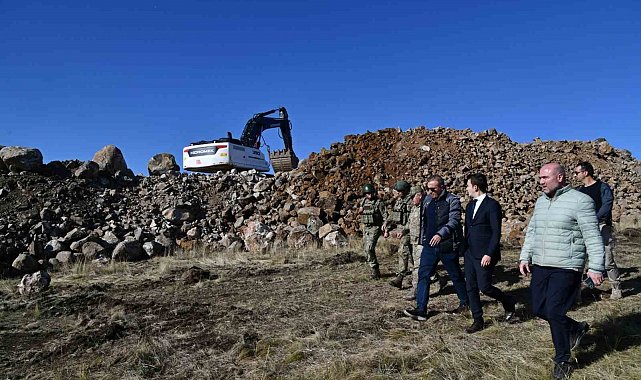 Vali Çiçek sınır bölgesinde incelemelerde bulundu