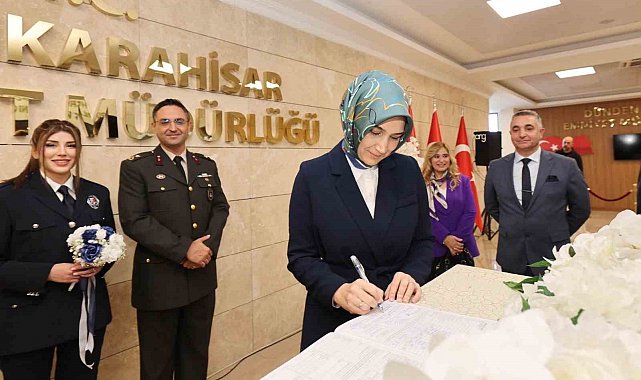 Vali polis memuru ile subay çiftin nikahlarına şahitlik yaptı