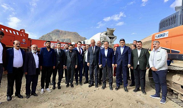 Vali Usta, AFAD konutlarını inceledi