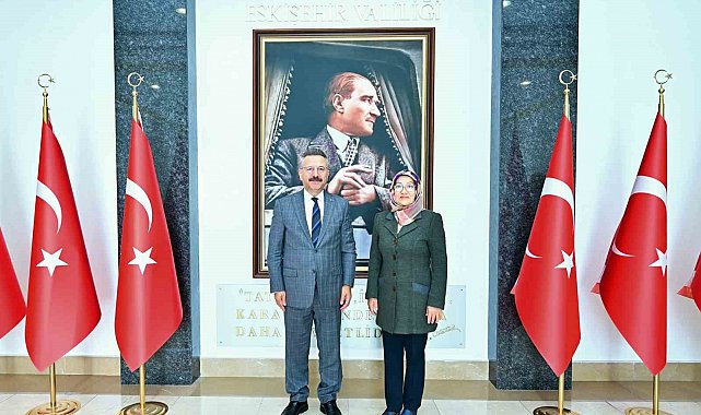 Valilik konutunu satıp okul yaptıran Vali Aksoy'u mahallenin muhtarı ziyaret etti