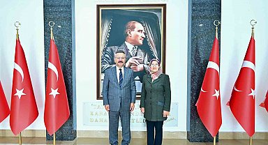 Valilik konutunu satıp okul yaptıran Vali Aksoy'u mahallenin muhtarı ziyaret etti
