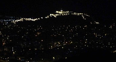 Van'da büyüleyici anlar: Güneşin batışıyla birlikte şehir merkezinde yanan ışıklar, ortaya eşsiz bir manzara çıkardı