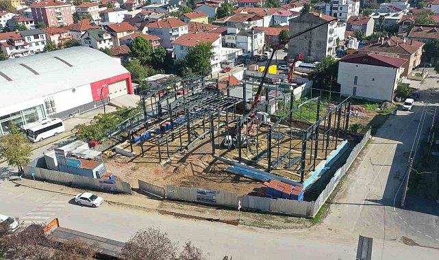 Vezirçiftliği Kapalı Spor Salonu'nda çalışmalar sürüyor