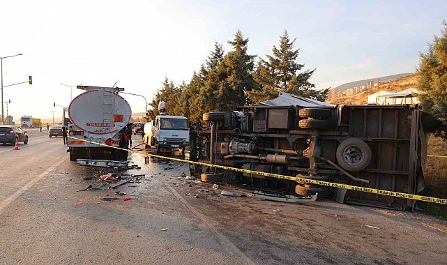 Yakıt tankerine çarpan kamyonetin sürücüsü hayatını kaybetti