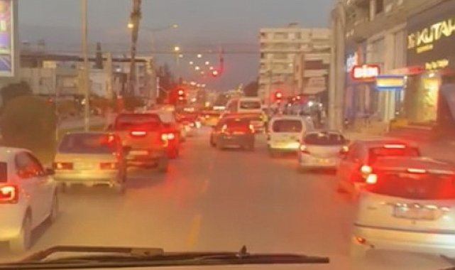 Yangına giden itfaiyeye fermuar sistemiyle yol verdiler