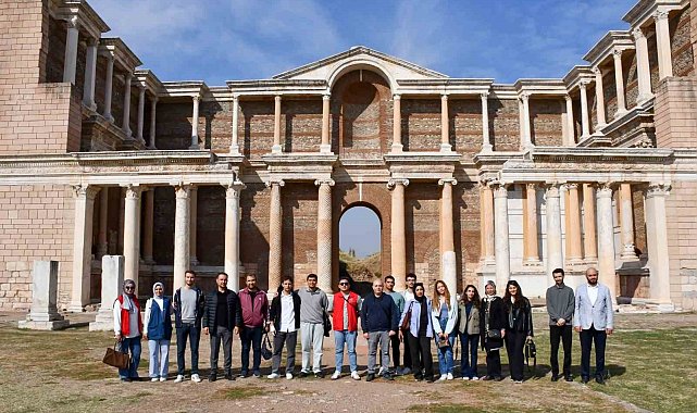 Yeni üniversiteliler Salihli'yi keşfetti