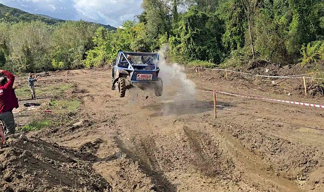 Yenice'de off-road coşkusu: Başkanın "co pilot" olduğu araç havada uçtu!